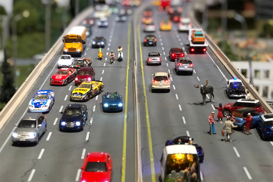 Une interprétation miniaturisée de l'autoroute Gardiner à Toronto, Ontario