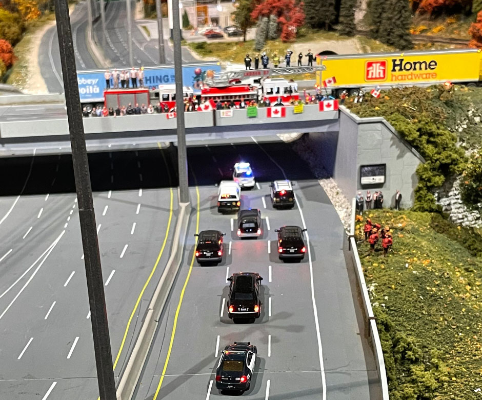 Une version miniature de l'autoroute des héros de l'Ontario.