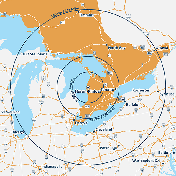Carte montrant Huron-Kinloss (Ontario) au centre entouré de trois cercles représentant un rayon de 100 km/62 miles, un rayon de 200 km/124 miles et un rayon de 500 km/311 miles.