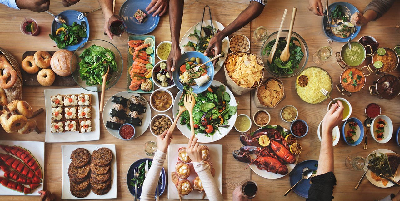 Des aliments variés sur la table