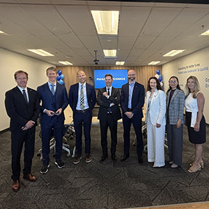 Photo de groupe de l'équipe lors de l'annonce de Pharmacosmos